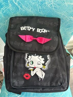 best travel makeup bag 2017 Best Makeup Bags for Travel, Tested by Editors